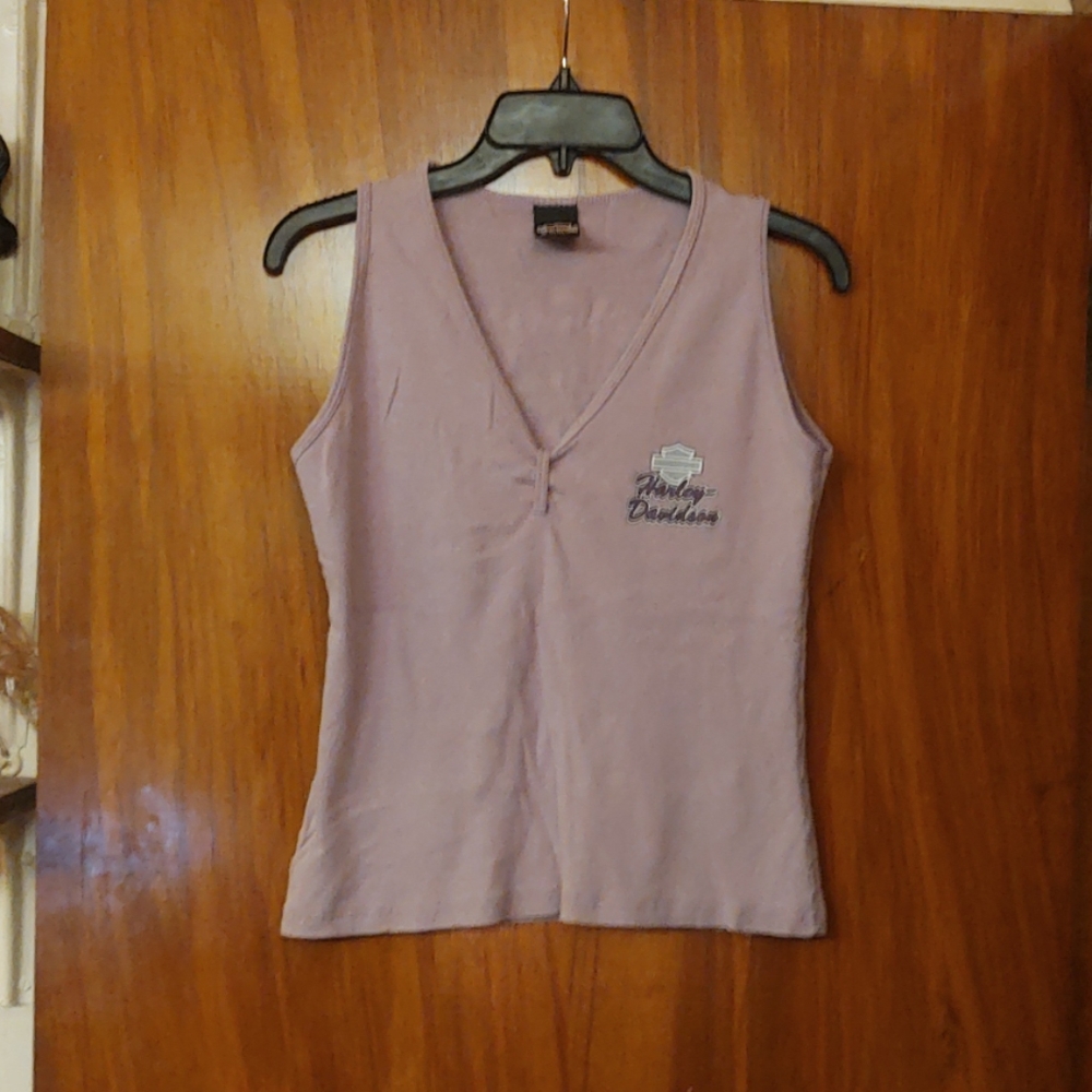 HD, lilac tank top w/emblem/Chicago, Ill. Gathers